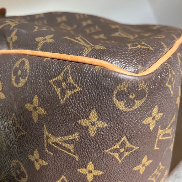 Authentic Louis Vuitton Keepall 50. New zipper, handles, chapes and body bands. - Picture 11 of 16
